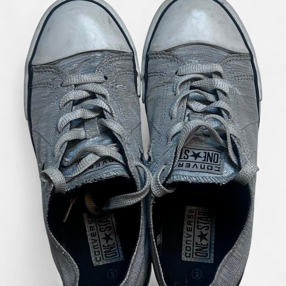 Grey converse silver low Girls Size‎ 3 EUC